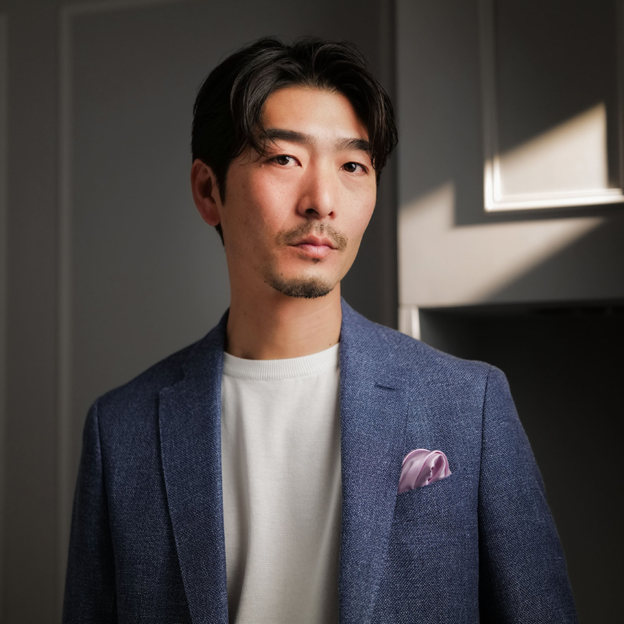 スーツ姿の男性