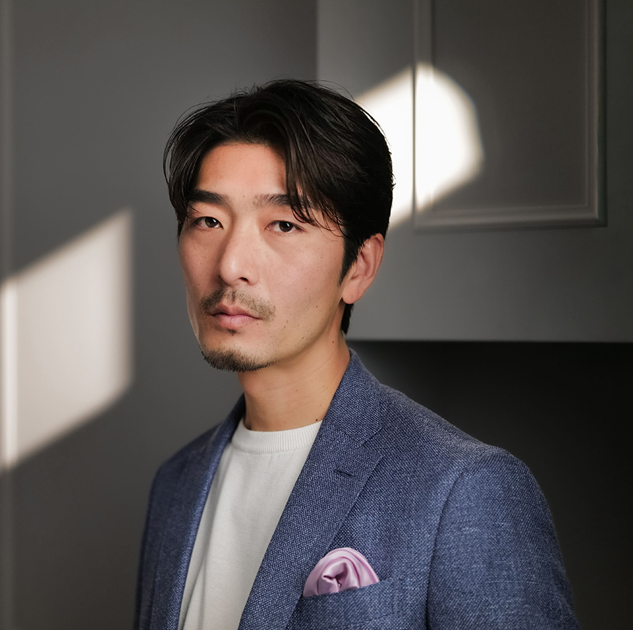 スーツ姿の男性