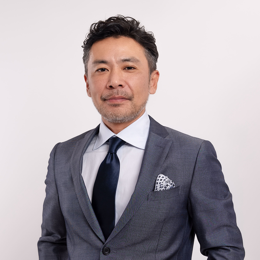 スーツ姿の男性